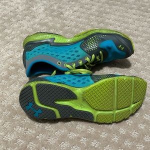Under Armour tennis shoes sz 8